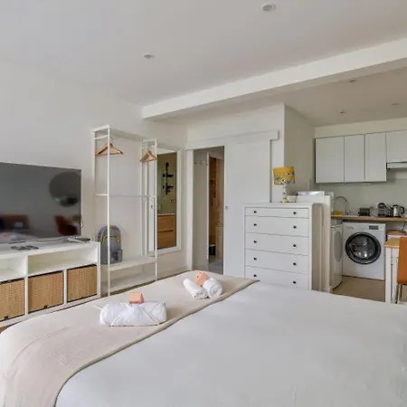 Superb Bien Equipe Montparnasse Apartment Paris